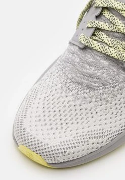 Salomon PREDICT SOC - Chaussures de running neutres Men -Salomon Soldes Magasin 32c0bf055824407bba4d6b381f78c322